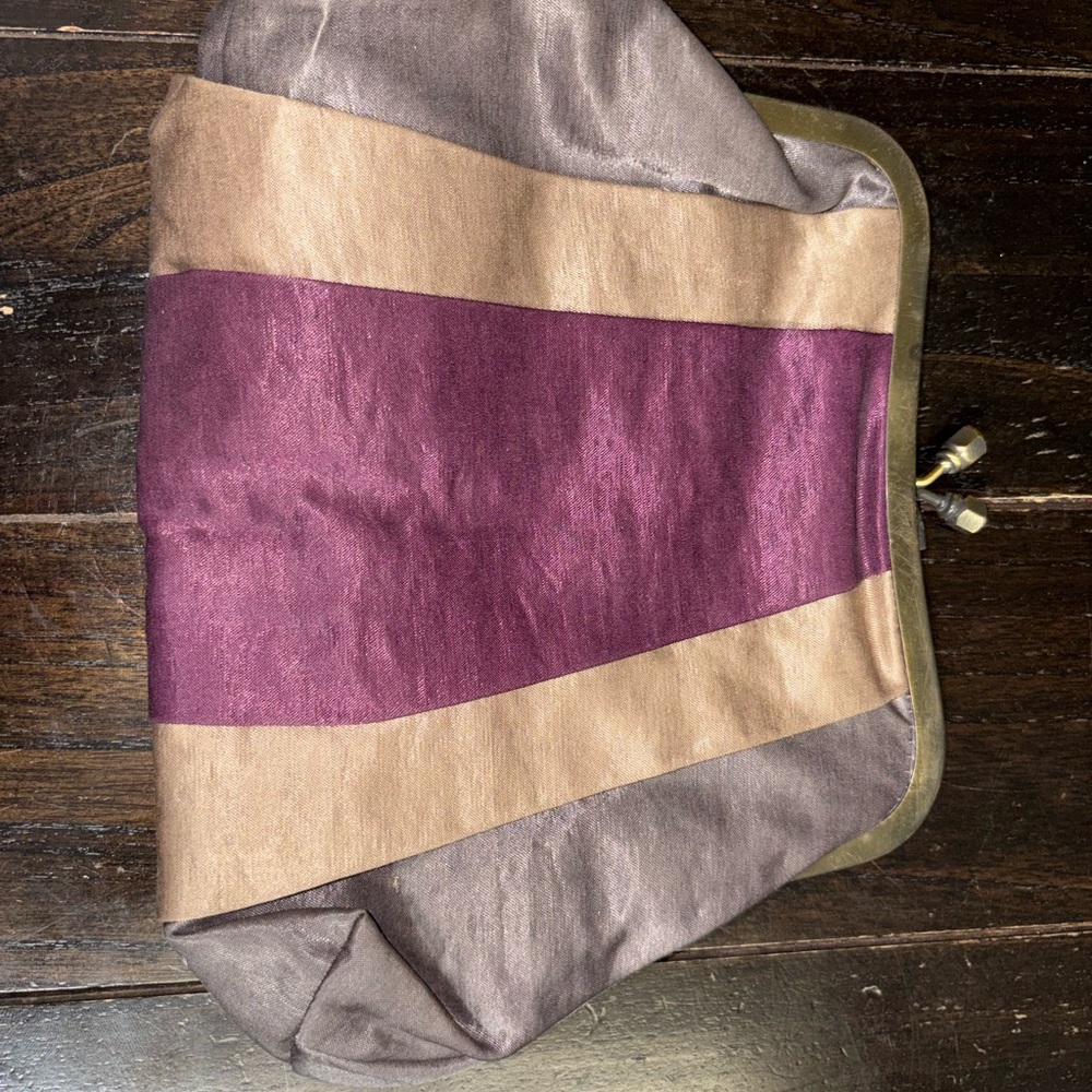 Women’s Vintage Bath & body Works Satin Kisslock Clutch